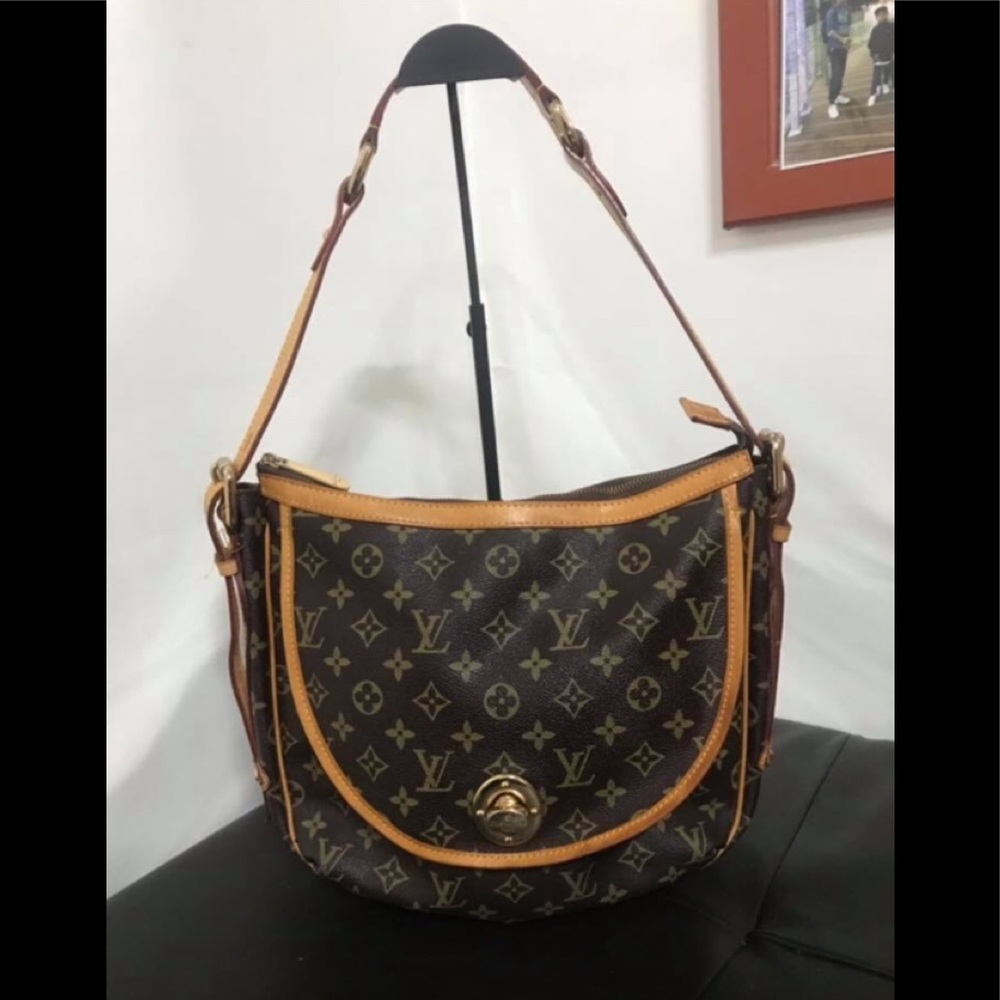 Just sharing my all time favorite bag😘